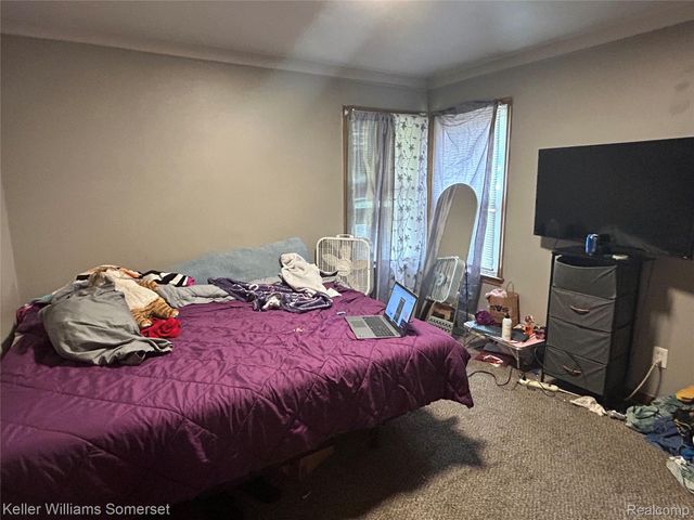 18573 Elkhart Street, Harper Woods, MI 48225