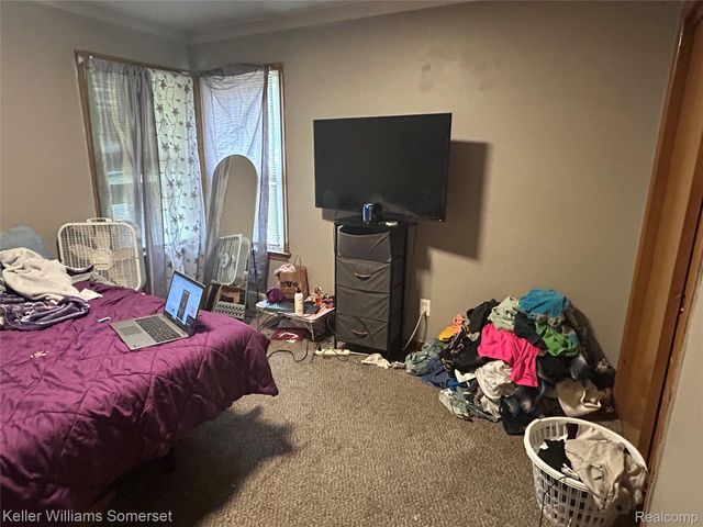 18573 Elkhart Street, Harper Woods, MI 48225