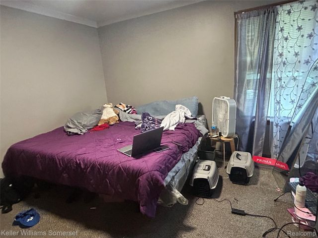 18573 Elkhart Street, Harper Woods, MI 48225
