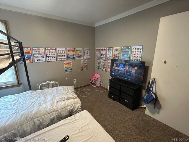 18573 Elkhart Street, Harper Woods, MI 48225