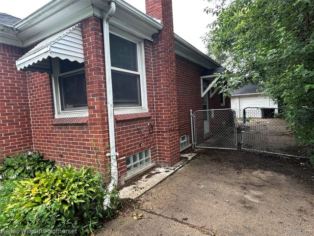 18573 Elkhart Street, Harper Woods, MI 48225