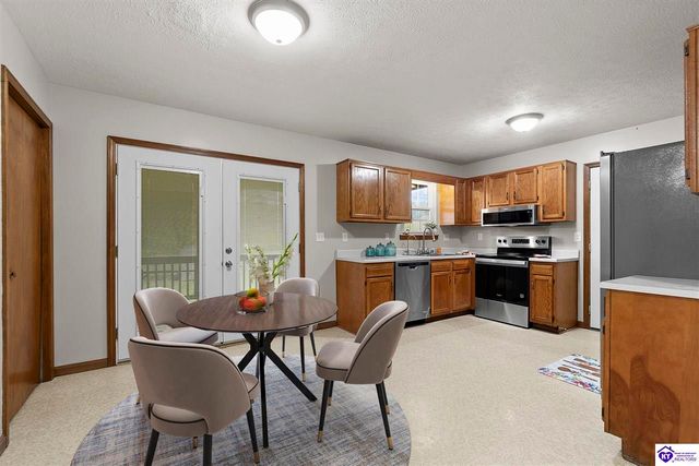 832 Edgebrook Drive, Vine Grove, KY 40175