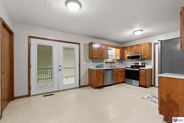 832 Edgebrook Drive, Vine Grove, KY 40175