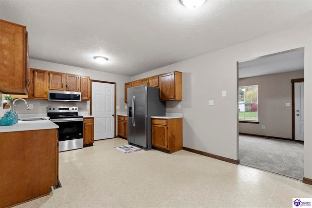 832 Edgebrook Drive, Vine Grove, KY 40175