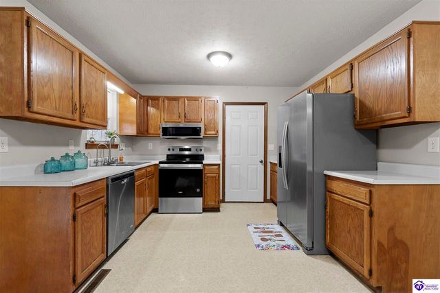 832 Edgebrook Drive, Vine Grove, KY 40175