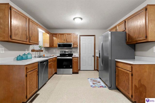 832 Edgebrook Drive, Vine Grove, KY 40175