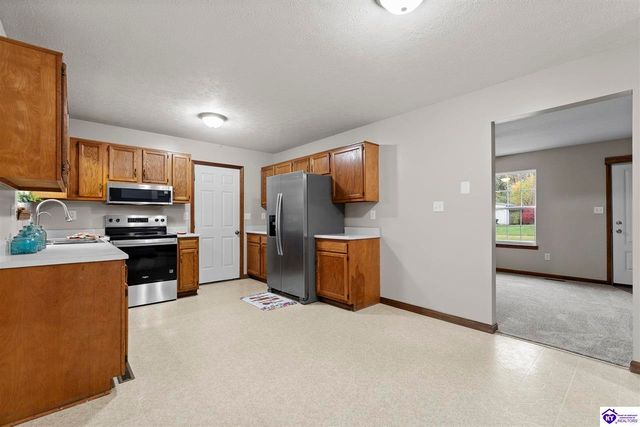 832 Edgebrook Drive, Vine Grove, KY 40175