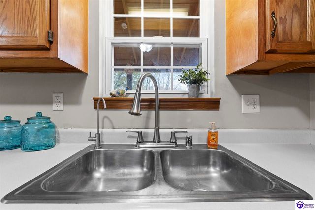 832 Edgebrook Drive, Vine Grove, KY 40175