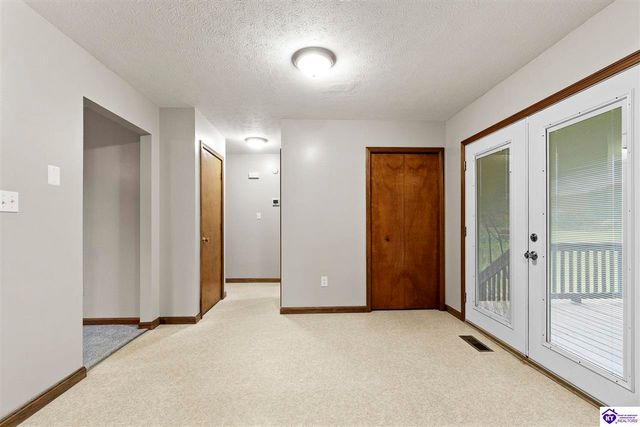 832 Edgebrook Drive, Vine Grove, KY 40175