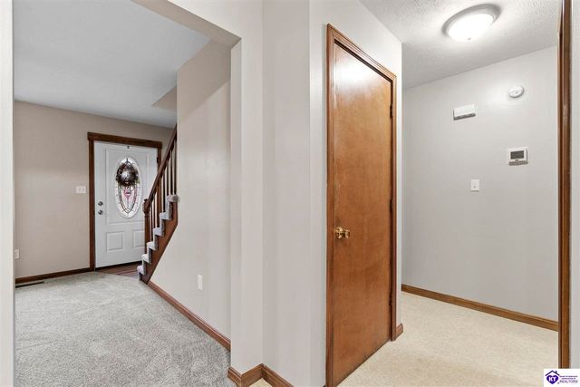 832 Edgebrook Drive, Vine Grove, KY 40175