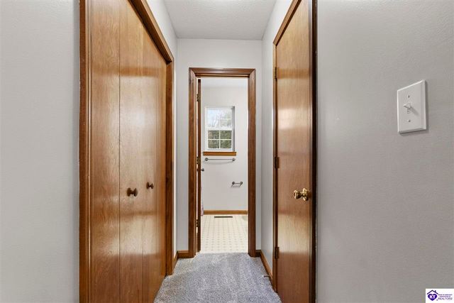 832 Edgebrook Drive, Vine Grove, KY 40175