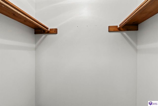 832 Edgebrook Drive, Vine Grove, KY 40175