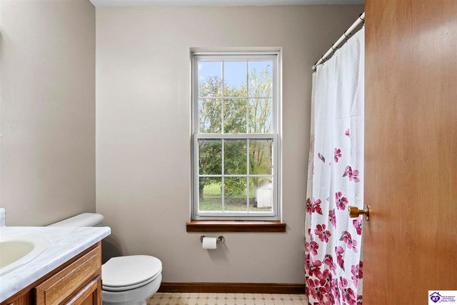 832 Edgebrook Drive, Vine Grove, KY 40175