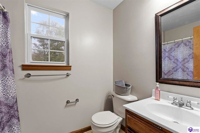 832 Edgebrook Drive, Vine Grove, KY 40175