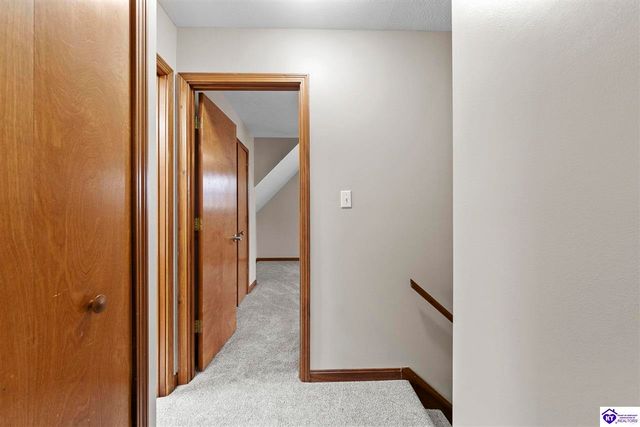 832 Edgebrook Drive, Vine Grove, KY 40175