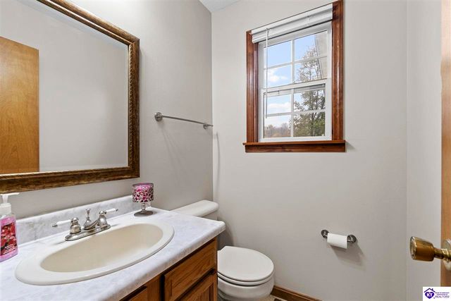 832 Edgebrook Drive, Vine Grove, KY 40175