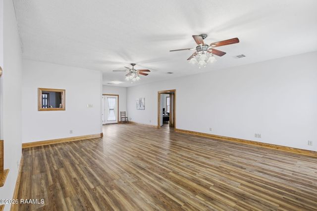 21259 Highway 101, Iowa, LA 70647