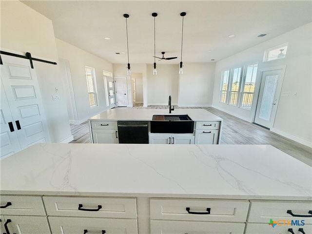 197 Lakeview Circle, La Vernia, TX 78121