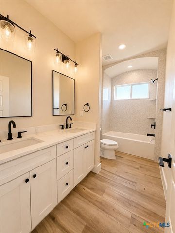 197 Lakeview Circle, La Vernia, TX 78121