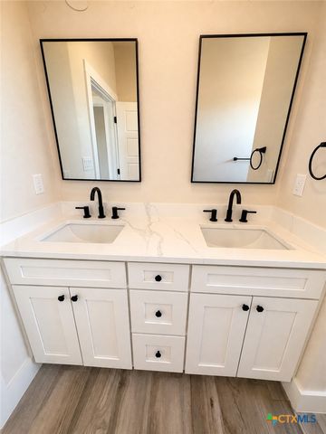 197 Lakeview Circle, La Vernia, TX 78121