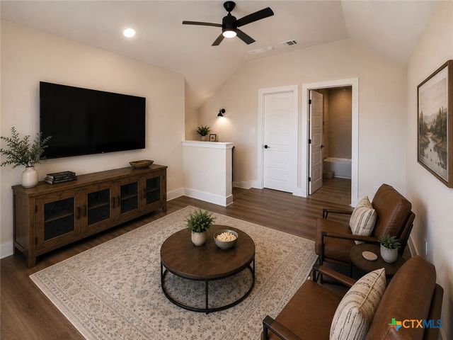197 Lakeview Circle, La Vernia, TX 78121