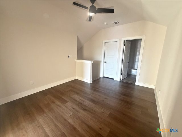 197 Lakeview Circle, La Vernia, TX 78121