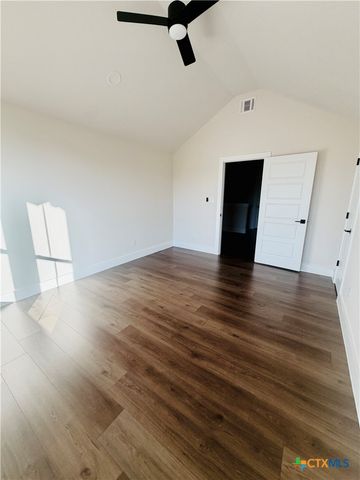 197 Lakeview Circle, La Vernia, TX 78121