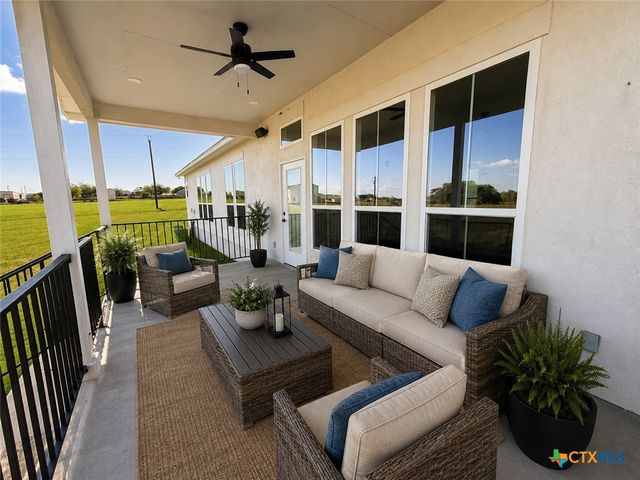 197 Lakeview Circle, La Vernia, TX 78121