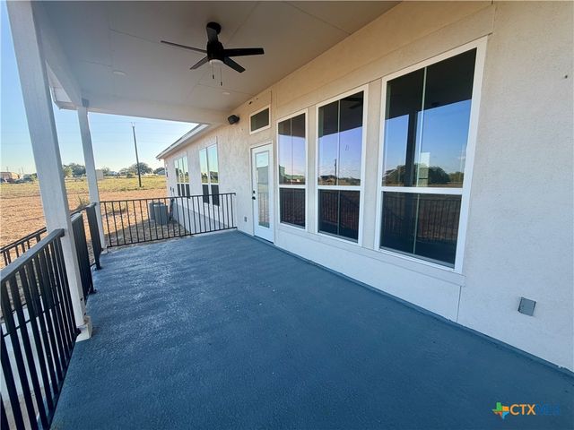 197 Lakeview Circle, La Vernia, TX 78121