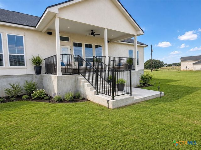 197 Lakeview Circle, La Vernia, TX 78121