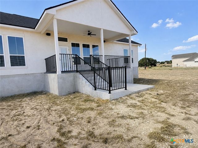 197 Lakeview Circle, La Vernia, TX 78121