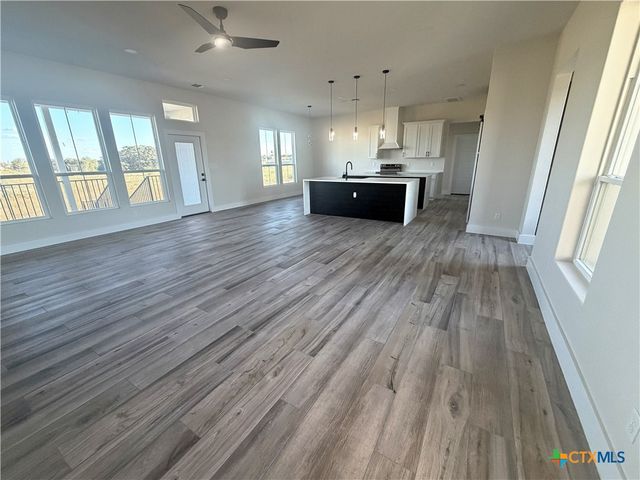 197 Lakeview Circle, La Vernia, TX 78121