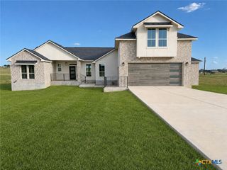 197 Lakeview Circle, La Vernia, TX 78121