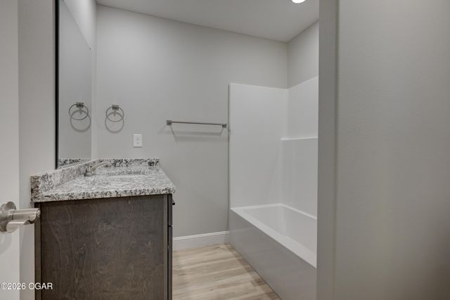 421 Wolfe Drive, Duenweg, MO 64841