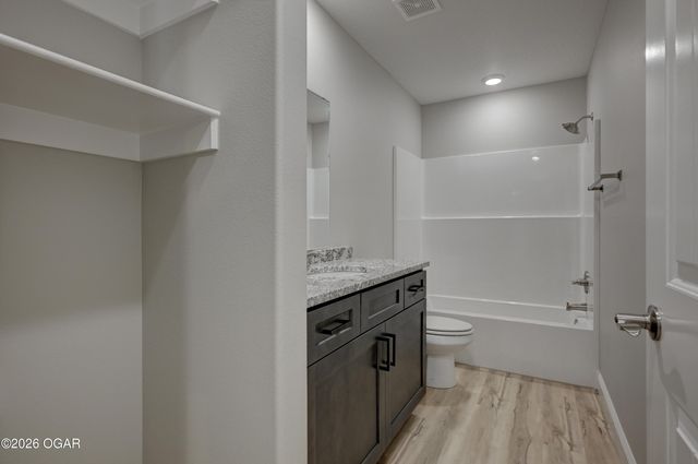 421 Wolfe Drive, Duenweg, MO 64841