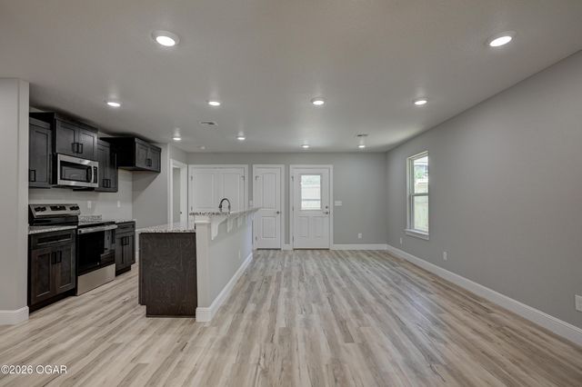 421 Wolfe Drive, Duenweg, MO 64841