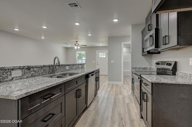 421 Wolfe Drive, Duenweg, MO 64841