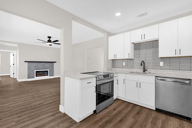 821 PINEDALE AVENUE, Orlando, FL 32808