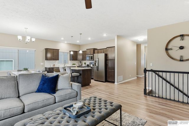 7414 N 140th Avenue, Omaha, NE 68142