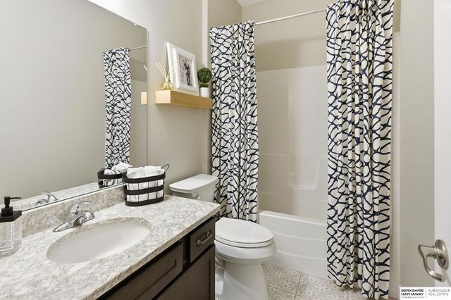 7414 N 140th Avenue, Omaha, NE 68142