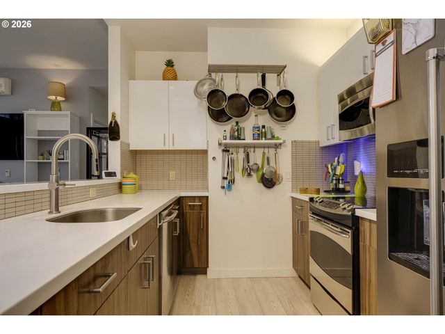 1455 N KILLINGSWORTH St 216, Portland, OR 97217