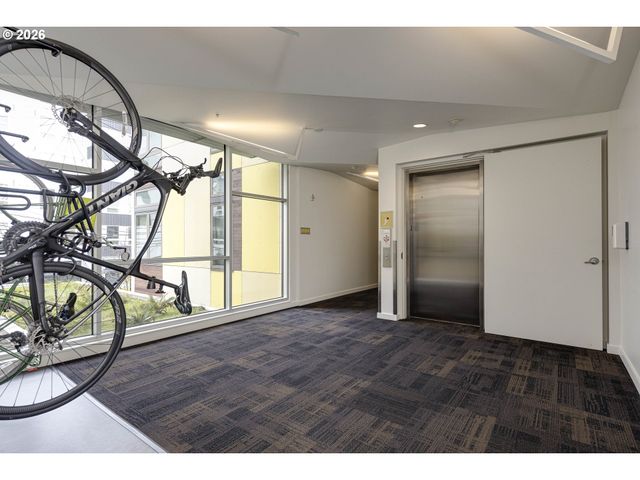 1455 N KILLINGSWORTH St 216, Portland, OR 97217