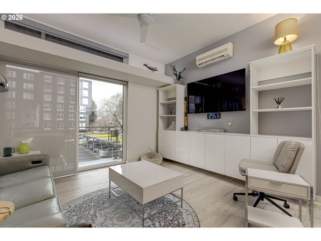 1455 N KILLINGSWORTH St 216, Portland, OR 97217