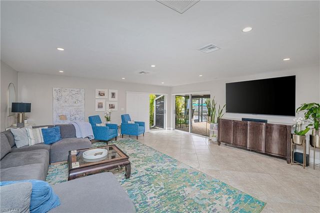 2274 SE 27th ST, Cape Coral, FL 33904