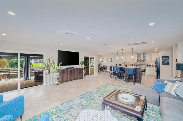 2274 SE 27th ST, Cape Coral, FL 33904