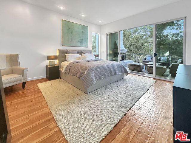 8265 Mannix Drive, Los Angeles, CA 90046