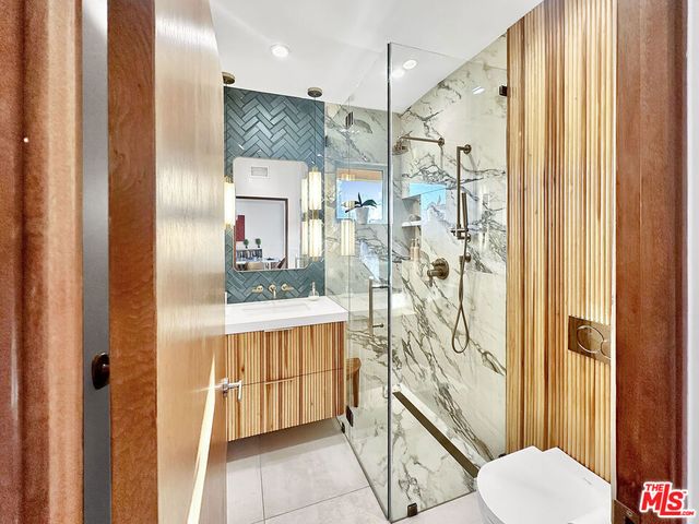 8265 Mannix Drive, Los Angeles, CA 90046