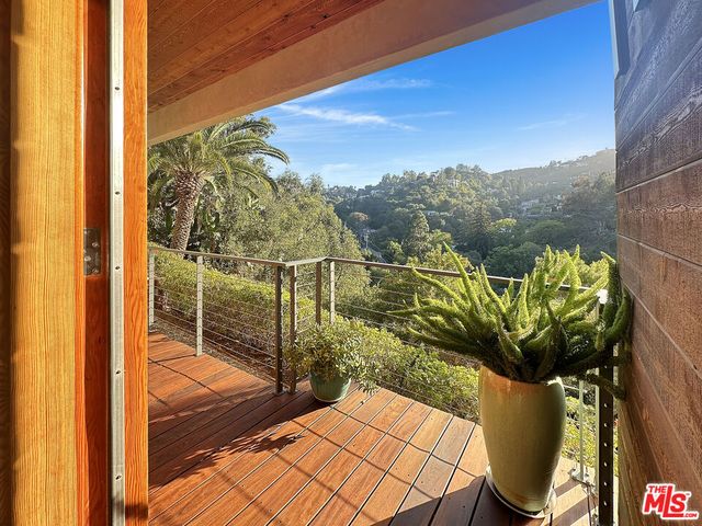 8265 Mannix Drive, Los Angeles, CA 90046