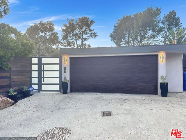 8265 Mannix Drive, Los Angeles, CA 90046