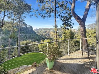 8265 Mannix Drive, Los Angeles, CA 90046
